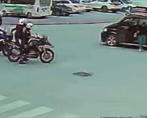 Konya'da Motosikletli Polisler, Boğazına Yemek Kaçan Sürücüyü Kurtardı