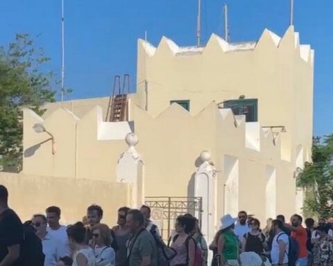 Kos Adası'nda Bayram Dönüşü Yoğunluğu Pasaport Kontrolünde Gecikmelere Neden Oldu