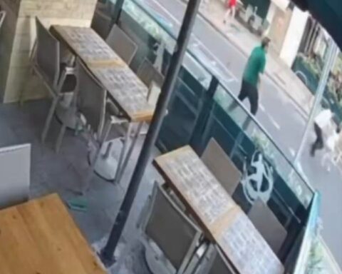 Londra'da Türk Restoran Müdürü, Motosikletten Son Anda Küçük Kızı Kurtardı