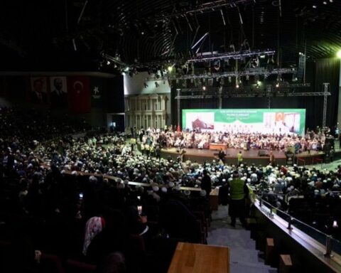 Mahmud Efendi Hazretleri Vefat Yıldönümünde On Binlerce Kişiyle Anıldı