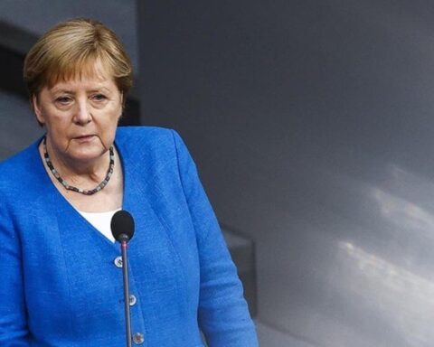 Merkel'in Görünüm Masrafları Almanya'da Tartışma Yarattı