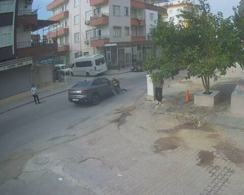 Mersin'de El Sallaraken Aracın Çarpması Sonucu Yaralanma Meydana Geldi