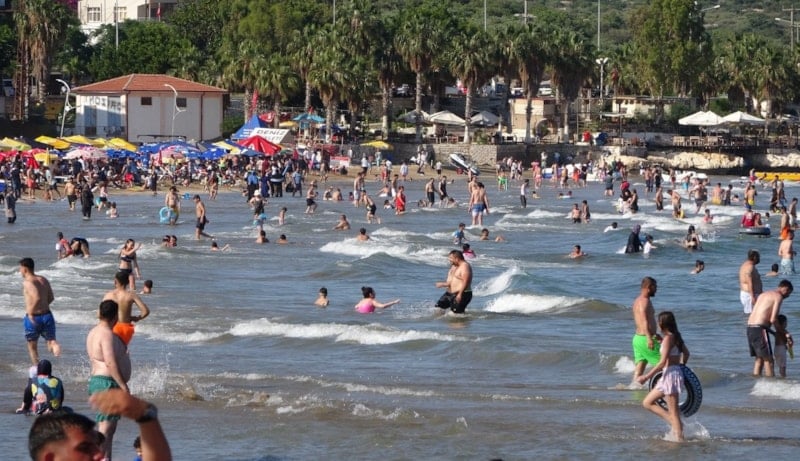 Mersin'de Kurban Bayramı Tatili Yoğunluğu, Aileler Sahilleri Doldurdu