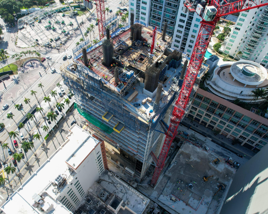 Miami’de Yükselen 100 Katlı Gökdelen İçin 54 Metre Derine 277 Kazık Çakıldı