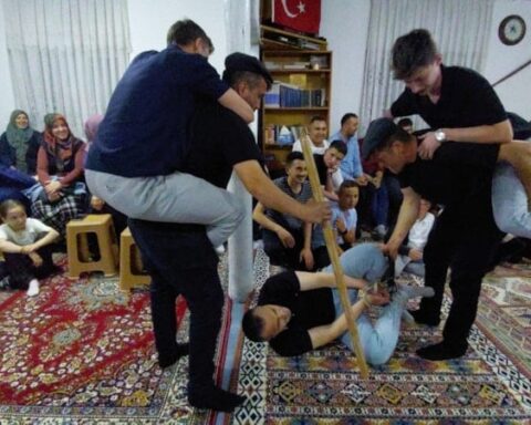 Mudurnu'da Bayramda Osmanlı Geleneği "Birikme Gecesi" Yaşatıldı