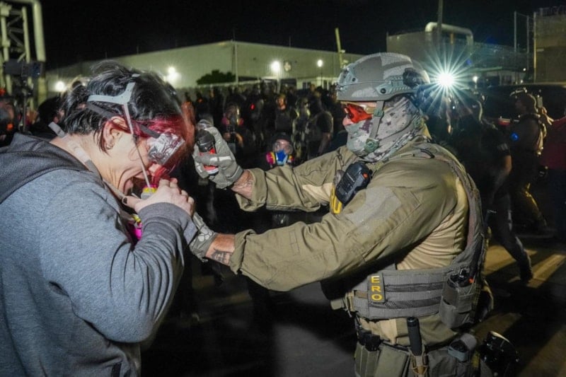 Newark'ta Göçmenlere Yönelik Protestolarda Polis Müdahalesi ve Şiddet Görüntüleri