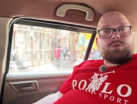 Norveçli Adam, Hindistan'da Kaldığı Yılları ve Eğitim Eksikliğini Anlattı