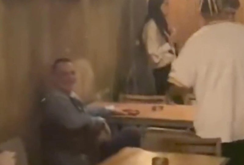 Ozan Güven Mekandan Çıkarılmaya Çalışıldı, Tepkilere Rağmen Yerinden Kalkmadı