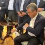 Özgür Özel, Sağanak Yağmur Altında TBMM'ye Yürüyüş Gerçekleştirdi