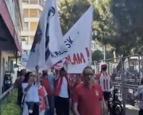 Özgür Özel'in İlk Mitingi: Parti İçindeki Gerilim Sloganlarla Yansıyor