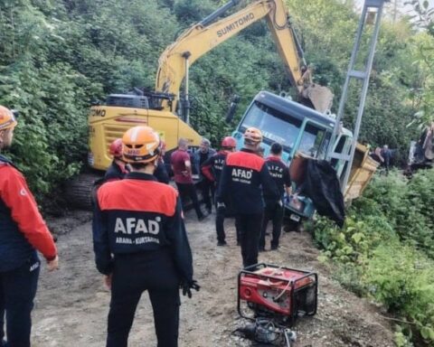 Rize'de Kamyon Kazasında Sürücü Hayatını Kaybetti