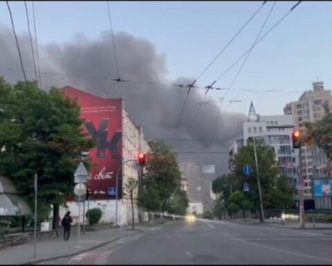 Rusya, Kiev'deki Savunma Sanayii Fabrikasına Balistik Füze Saldırısı Düzenledi