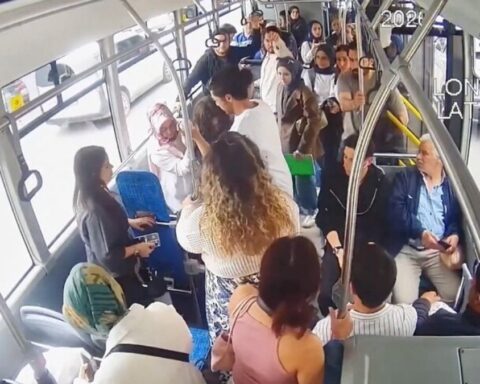 Sakarya'da Belediyeye Ait Otobüste Sağlık Krizi ve Dayanışma Örneği