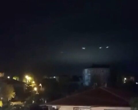 Sakarya'da Gökyüzünde Görülen Işıklar İlginç Bir Olay Oluşturdu