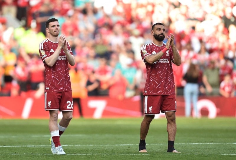 Salah ve Robertson, Liverpool'a Duygusal Bir Veda Gerçekleştirdi