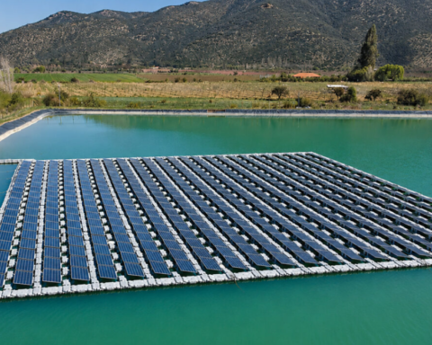 Şili'de yüzen güneş enerjisi sistemi, su kaybını azaltarak tarım alanlarını koruyor