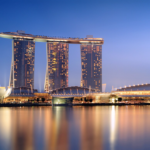 Singapur'daki Üç Gökdeleni Birleştiren Dev Platform: Mühendislik Harikası
