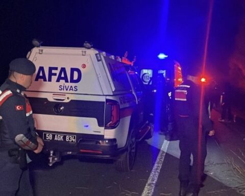 Sivas'ta Yoldan Çıkan Araç Devrildi, 1 Kişi Hayatını Kaybetti