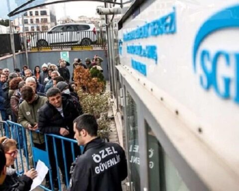 Sosyal Güvenlik Kurumu'na Başvuran Adam, Şirket Borçlarıyla Evsiz Kaldı