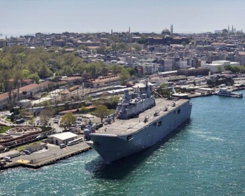 TCG Anadolu, İstanbul Sarayburnu'nda halkın ziyaretine açıldı