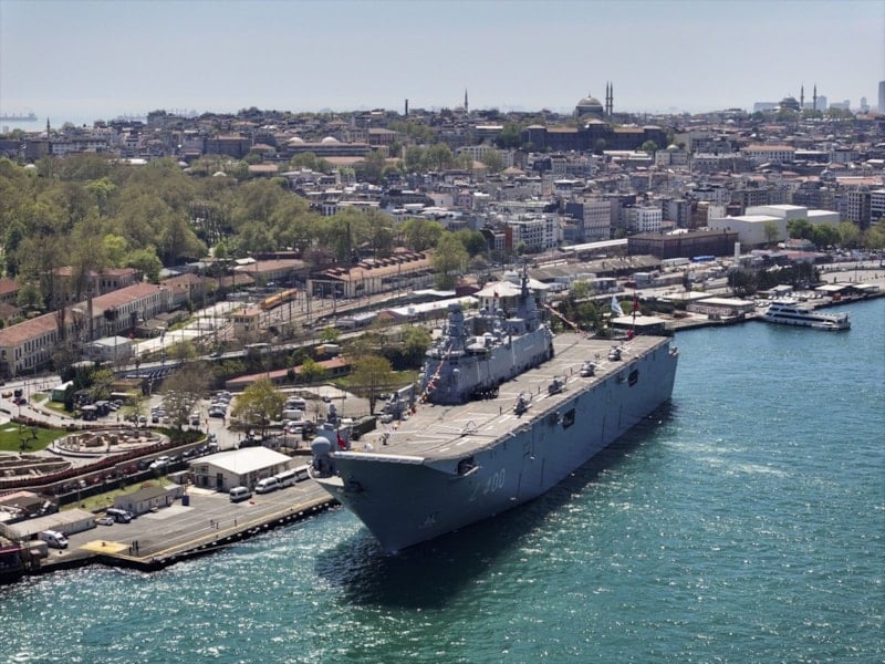 TCG Anadolu, İstanbul Sarayburnu'nda halkın ziyaretine açıldı