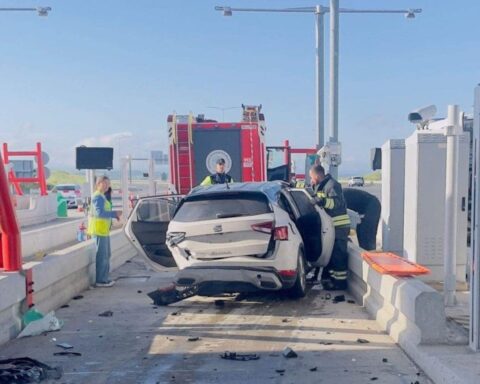 Tekirdağ'da Otoyol Bariyerine Çarpan Araçta Bir Kişi Hayatını Kaybetti, Diğeri Yaralı