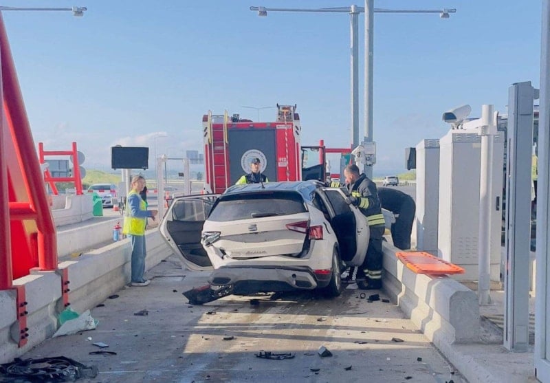 Tekirdağ'da Otoyol Bariyerine Çarpan Araçta Bir Kişi Hayatını Kaybetti, Diğeri Yaralı