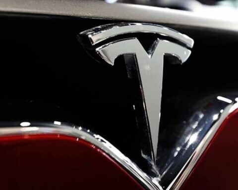 Tesla'nın Amblemindeki Gizli Anlam: Minimalist 'T' Harfi Elektrikli Mobilitenin Temel Prensiplerini Yansıtıyor