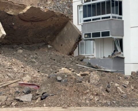 Tokat'ta İstinat Duvarı Çöktü, Araç Hasar Gördü