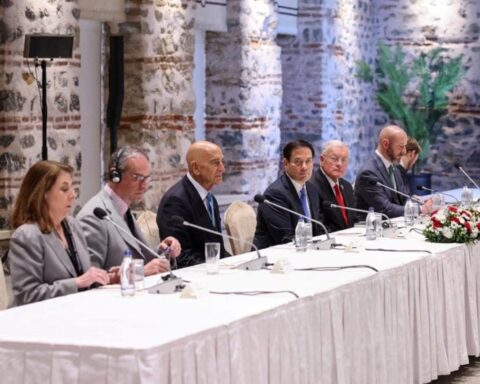 Tom Barrack'ın Suriye Özel Temsilciliği Görevi Sona Erdi, Türkiye Büyükelçisi Olarak Kalacak