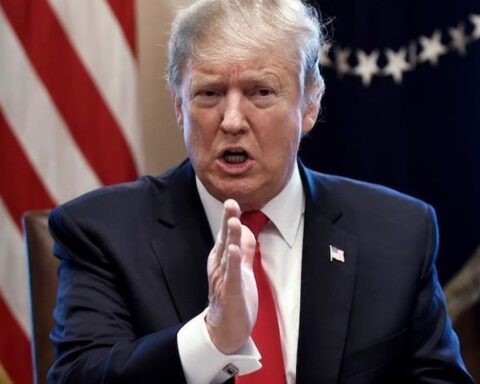 Trump, İran'a Yönelik Saldırıların İki Hafta Daha Sürebileceğini Açıkladı