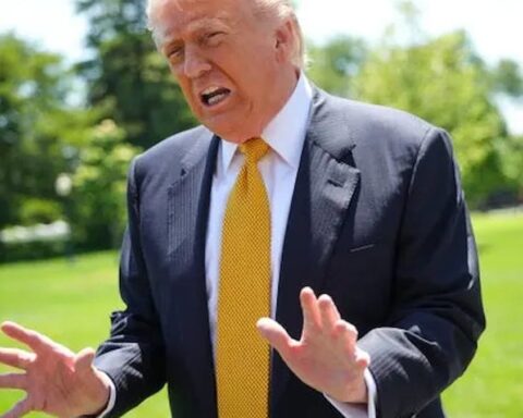 Trump'ın Gazetecilere Sert Yanıtı: Balo Salonu Bütçesi 400 Milyon Doları Buldu