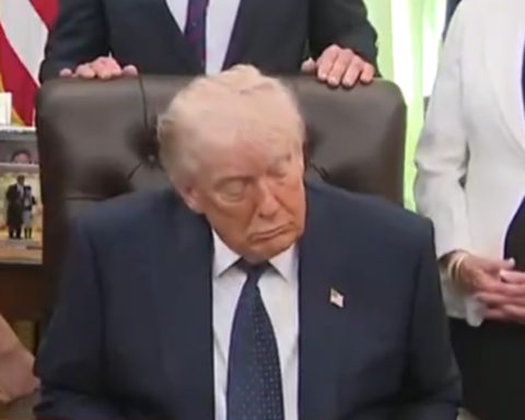 Trump’ın Oval Ofis’te uyuyakalması dikkat çekti