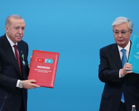 Türkiye ve Kazakistan Arasında 13 Yeni Anlaşma İmzalandı