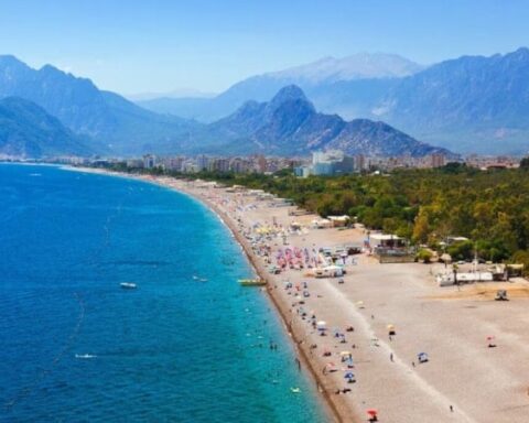 Türkiye’nin Turizm Performansı: 2025 Verileri Antalya ve İstanbul'u Öne Çıkarıyor