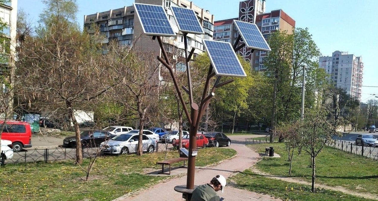 Ukrayna'da Güneş Enerjisi Teknolojisi 'Güneş Ağaçları' ile Yaygınlaşıyor