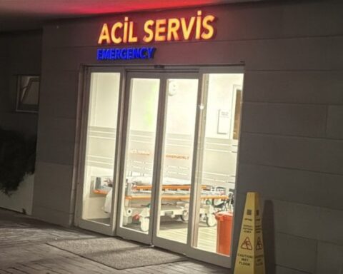 Ülker Livaneli merdivenden düşerek yaralandı, hastaneye kaldırıldı