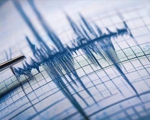 Van'da 3.8 büyüklüğünde deprem meydana geldi, kısa süreli panik yaşandı