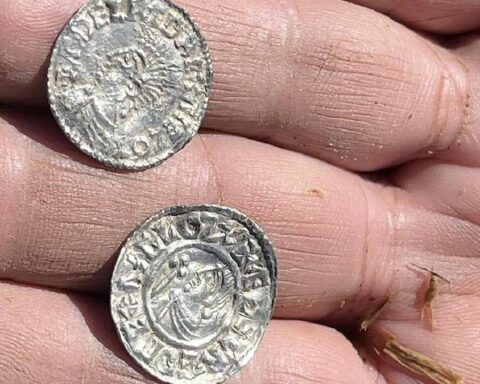 Viking Dönemine Ait En Büyük Define Hazinesi Bulundu