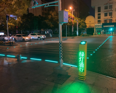 Yaya geçitlerinde LED ışık uygulamasıyla trafik güvenliği artırıldı