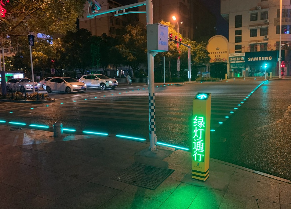 Yaya geçitlerinde LED ışık uygulamasıyla trafik güvenliği artırıldı