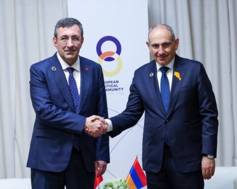 Yılmaz ve Paşinyan Erivan'da Ani Köprüsü için ortak restorasyon anlaşması imzaladı