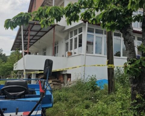 Zonguldak'ta Bıçaklanarak Öldürülen Genç, Otopsi Sonrası Toprağa Verildi