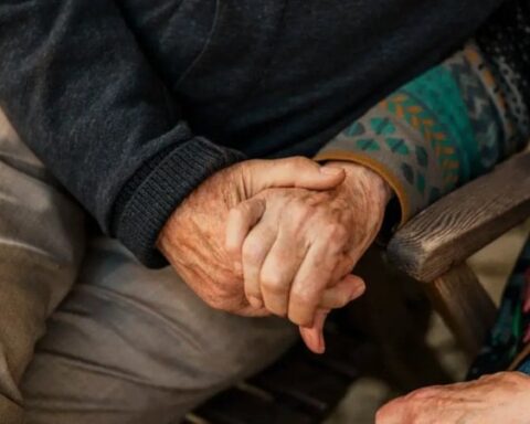 75 Yıldır Birlikte Olan Çiftin Uzun Evlilik Sırrı ve Paylaşımlarının Anlamı
