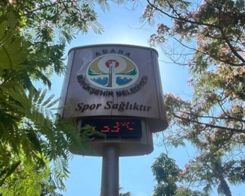 Adana'da Aşırı Sıcaklar Vatandaşları Zor Durumda Bıraktı