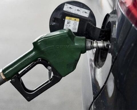 Akaryakıt Fiyatlarına Zam Geliyor: Benzin 1,88 Lira, Motorin 3,93 Lira Arttı