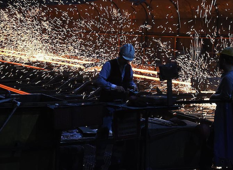 Almanya'nın Fabrika Siparişleri Orta Doğu'daki Çatışmalardan Olumsuz Etkilendi