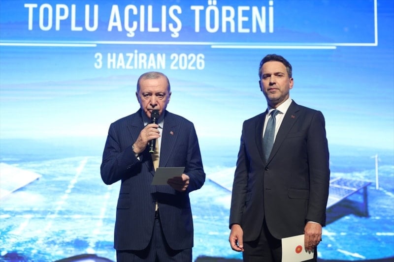 Alparslan Bayraktar, Cumhurbaşkanı Erdoğan'a 'Ya Vedud' Tablolarını Takdim Etti