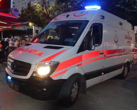 Antalya'da Yük Asansöründen Düşen İşçi Hastaneye Kaldırıldı, Durumu İyi