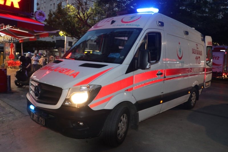 Antalya'da Yük Asansöründen Düşen İşçi Hastaneye Kaldırıldı, Durumu İyi